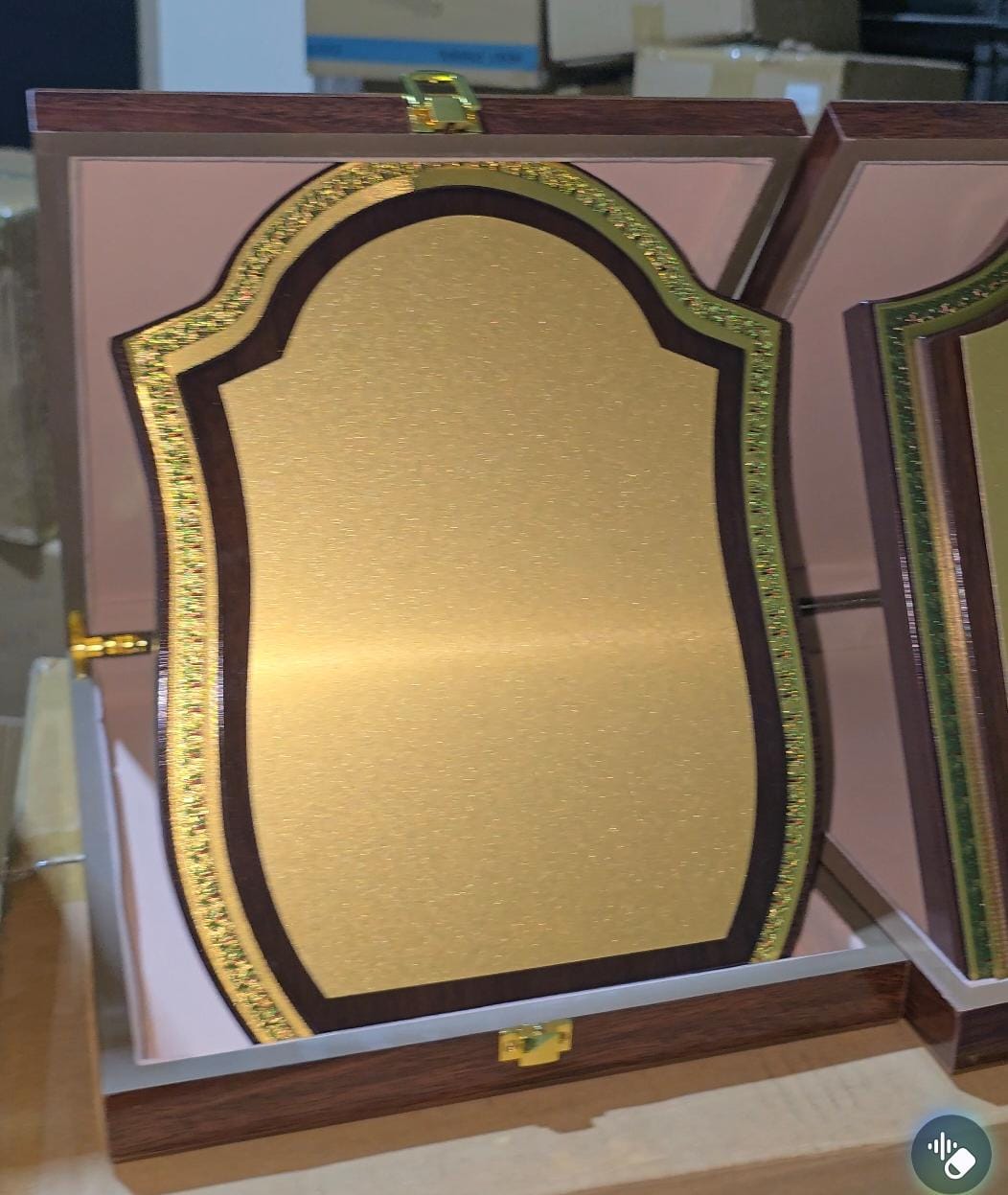 MEDAL DOUBLE LAYER WITH WOODN BOX
